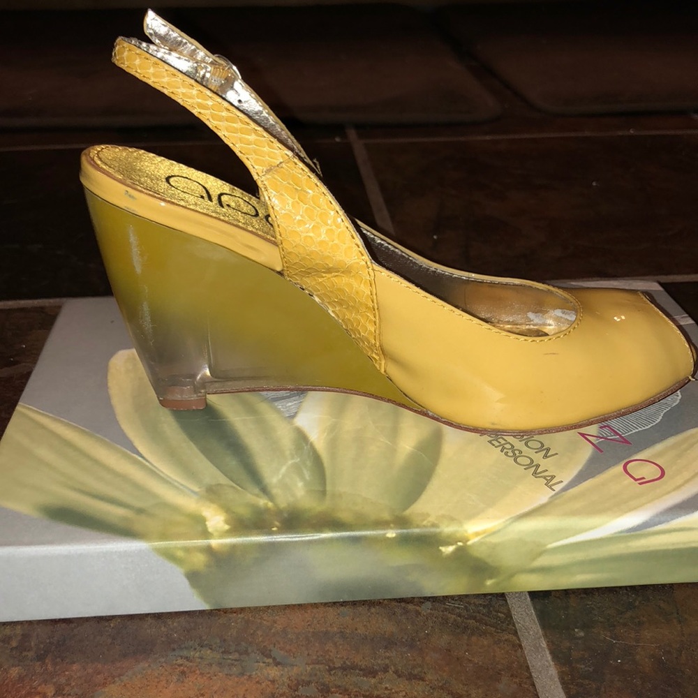 Yellow wedges